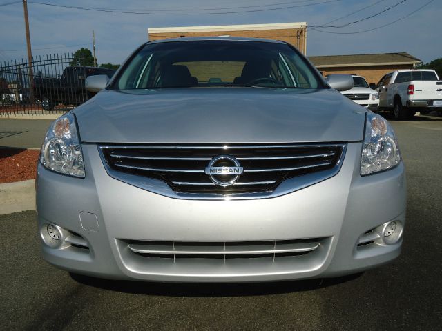 Nissan Altima 2010 photo 2