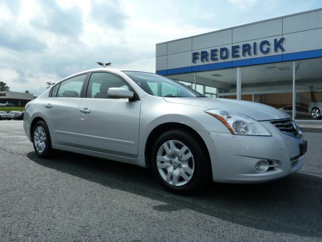 Nissan Altima Pickupslt Quad Cab SWB 4WD 4x4 Truck Sedan