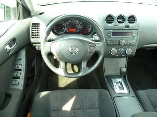 Nissan Altima 2010 photo 4