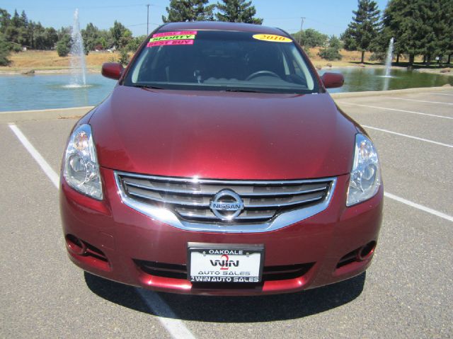 Nissan Altima 2010 photo 1