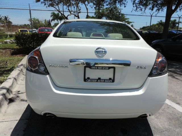 Nissan Altima 2010 photo 1