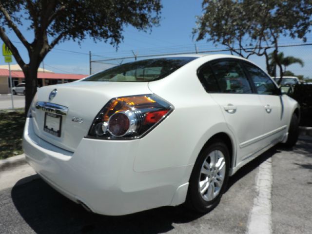 Nissan Altima 2010 photo 2