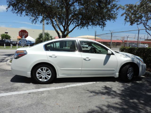 Nissan Altima 2010 photo 3