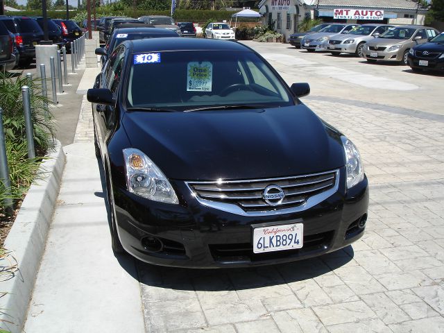 Nissan Altima 2010 photo 1