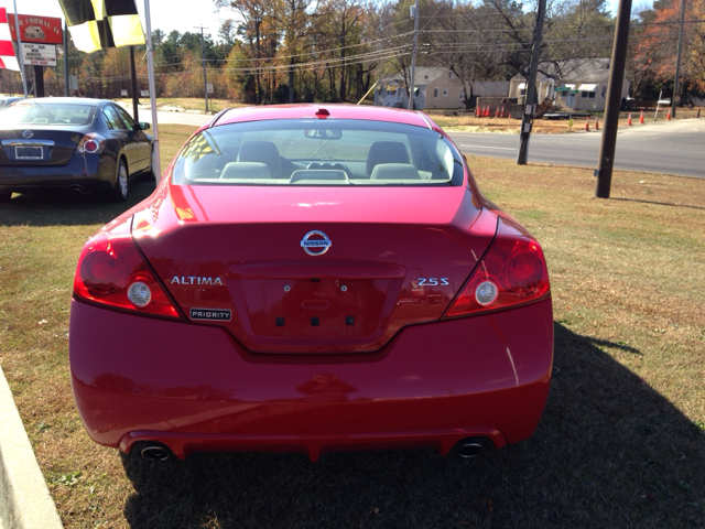 Nissan Altima 2010 photo 1