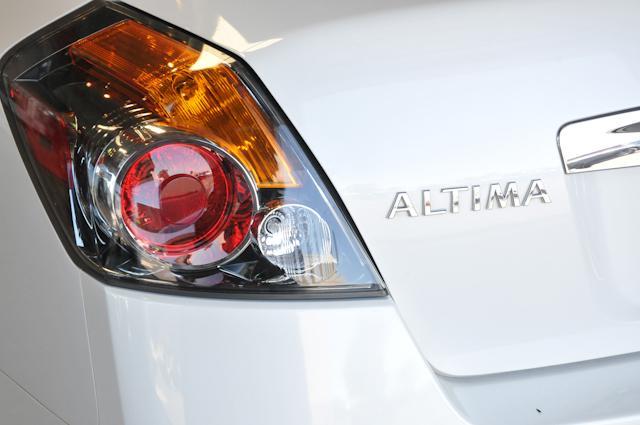 Nissan Altima 2010 photo 1