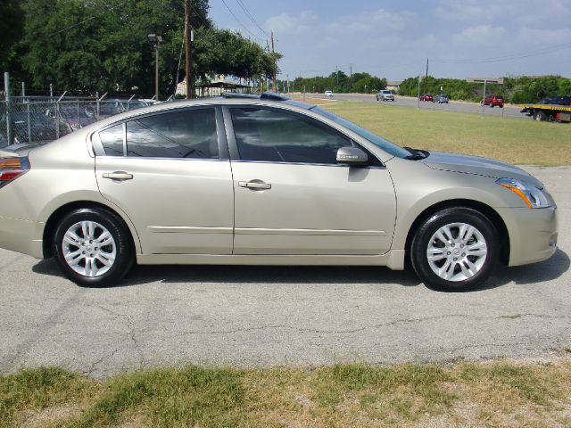 Nissan Altima 2010 photo 1