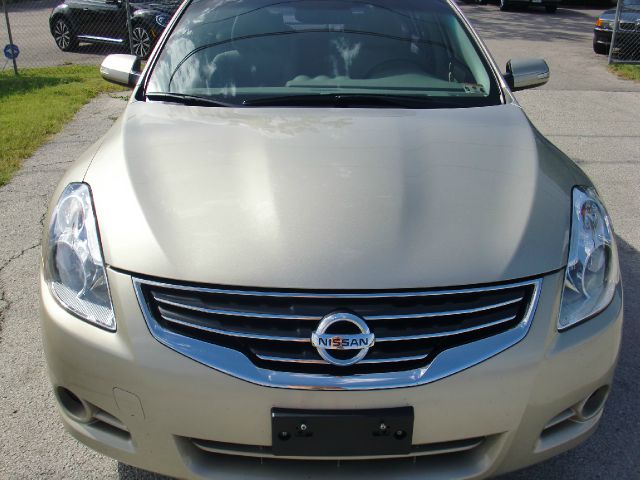 Nissan Altima 2010 photo 2