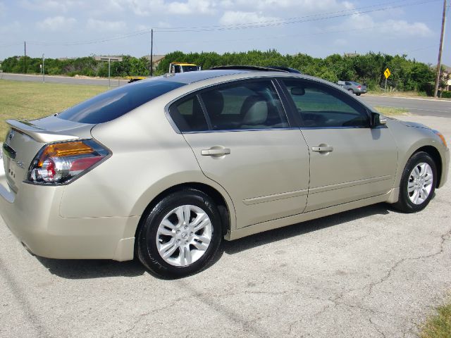 Nissan Altima 2010 photo 3