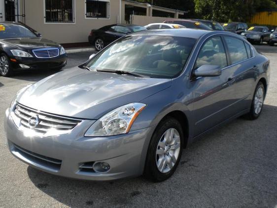 Nissan Altima 2010 photo 1