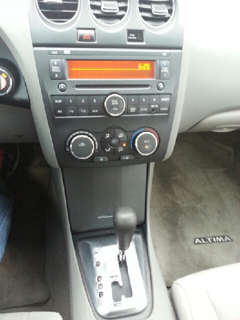 Nissan Altima 2010 photo 3