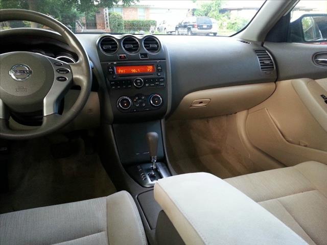 Nissan Altima 2010 photo 12