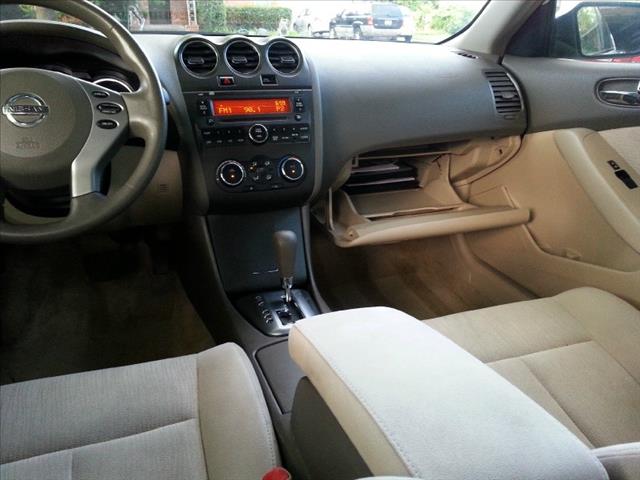 Nissan Altima 2010 photo 16