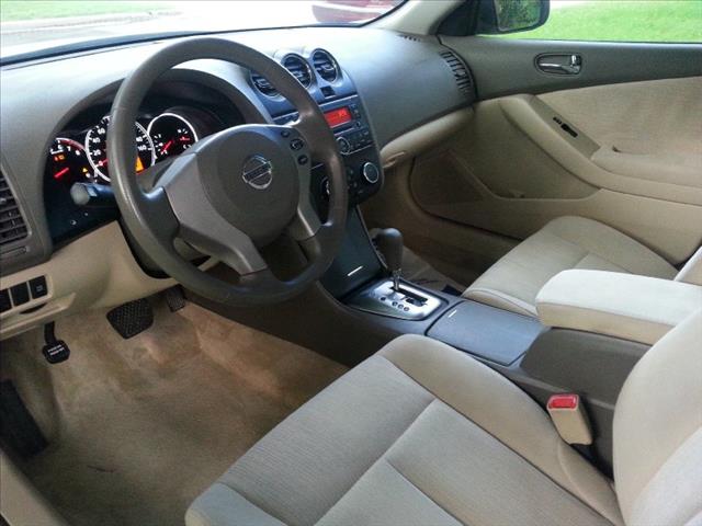 Nissan Altima 2010 photo 17