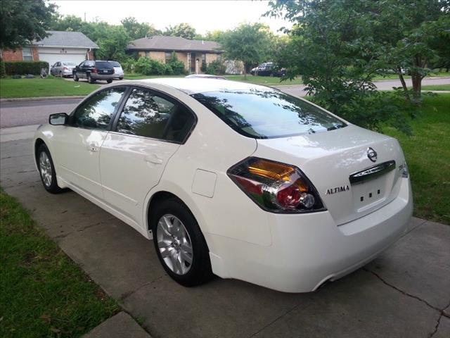 Nissan Altima 2010 photo 3