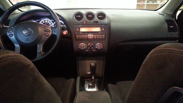 Nissan Altima 2010 photo 1