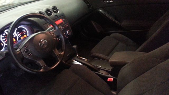 Nissan Altima 2010 photo 2