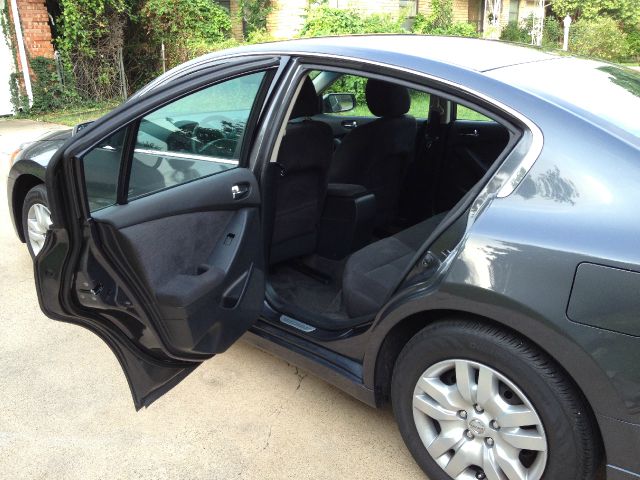 Nissan Altima 2010 photo 9