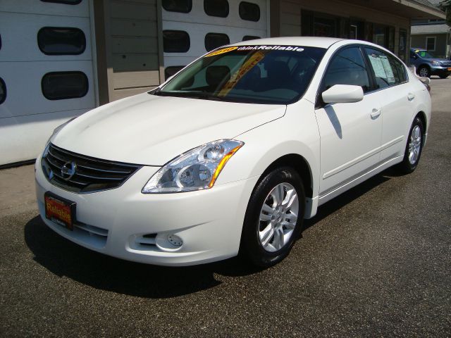 Nissan Altima Pickupslt Quad Cab SWB 4WD 4x4 Truck Sedan