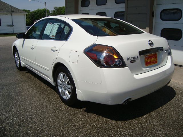 Nissan Altima 2010 photo 1