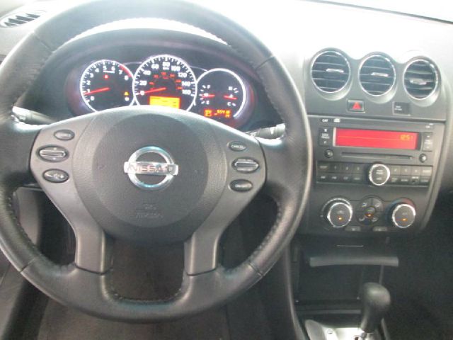 Nissan Altima 4WD Reg Cab 133 Sedan