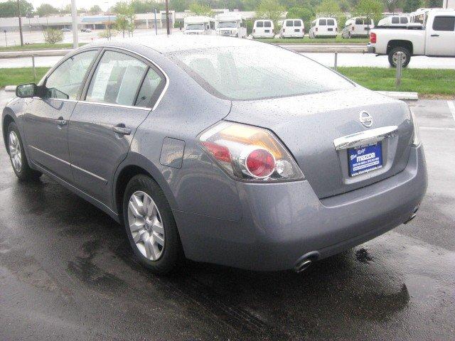 Nissan Altima 2010 photo 3