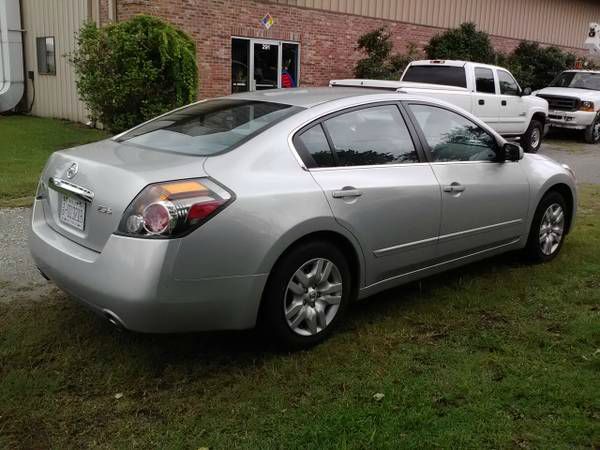 Nissan Altima 2010 photo 1