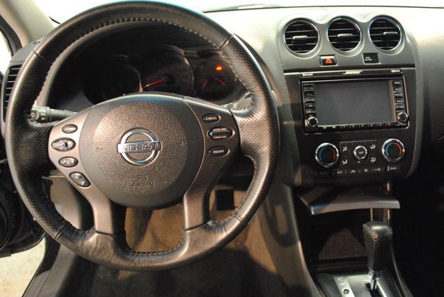 Nissan Altima 2010 photo 16