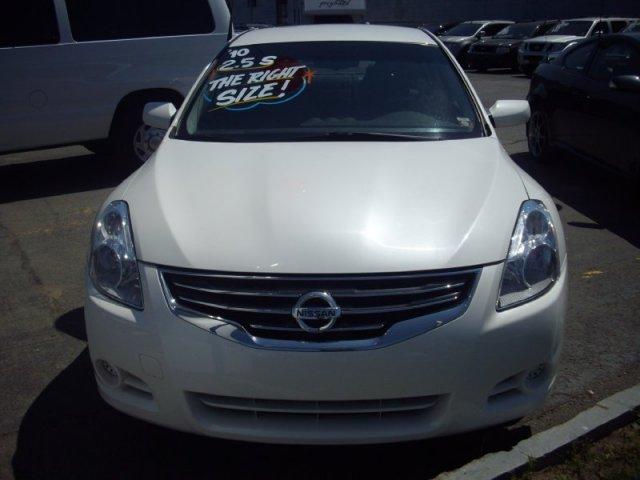 Nissan Altima 2010 photo 1