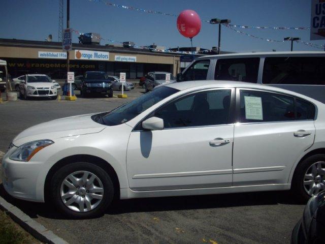 Nissan Altima 2010 photo 2