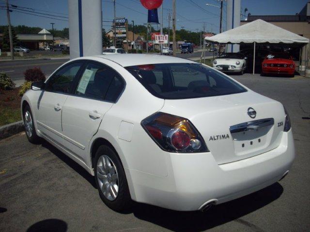 Nissan Altima 2010 photo 3