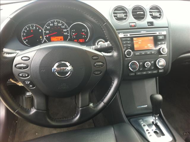 Nissan Altima 2010 photo 2