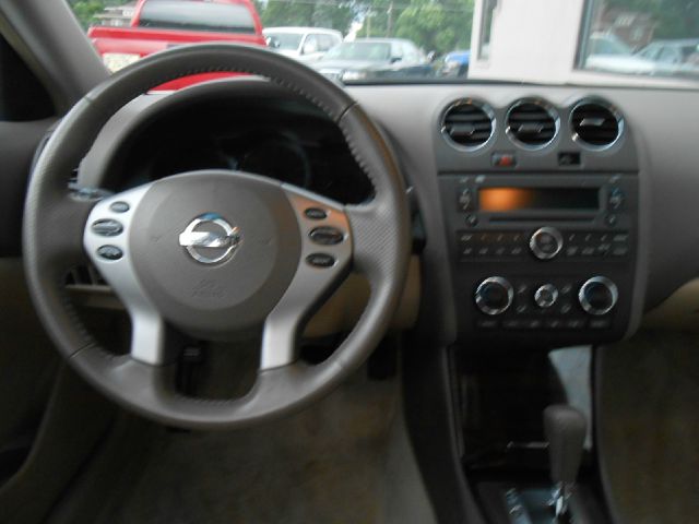 Nissan Altima 2010 photo 1