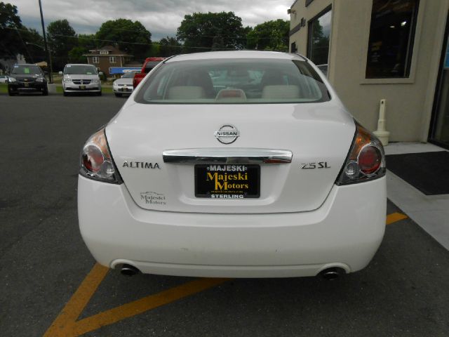 Nissan Altima 2010 photo 2