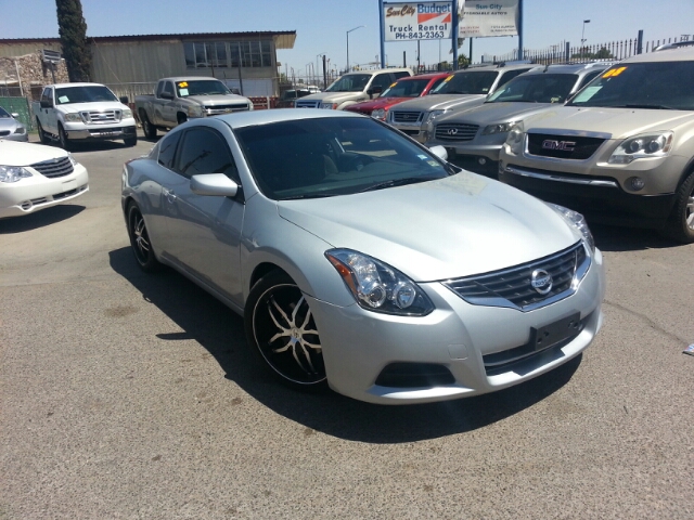 Nissan Altima 2010 photo 2