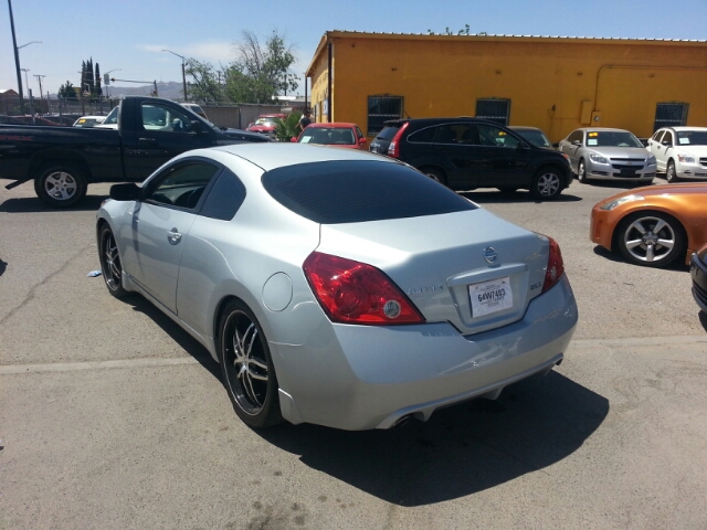 Nissan Altima 2010 photo 9