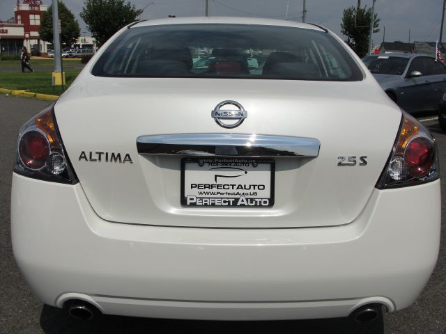 Nissan Altima Pickupslt Quad Cab SWB 4WD 4x4 Truck Sedan