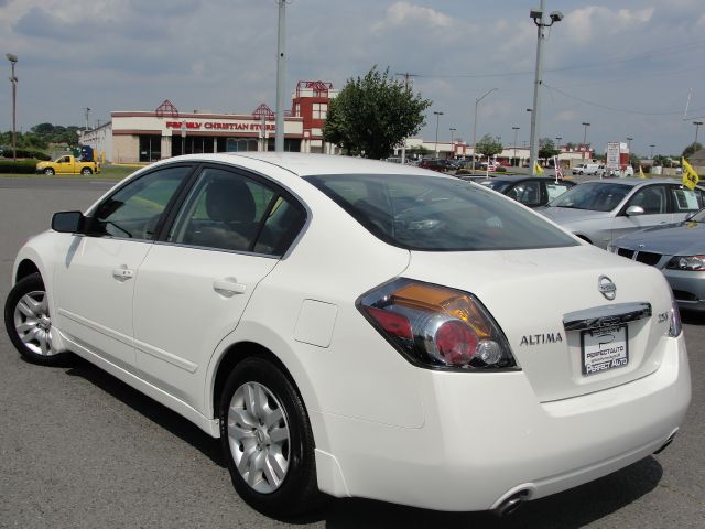 Nissan Altima 2010 photo 1