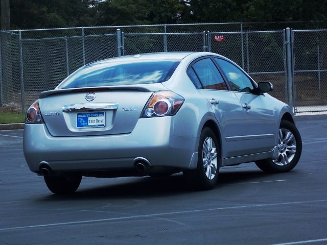 Nissan Altima Pickupslt Quad Cab SWB 4WD 4x4 Truck Sedan