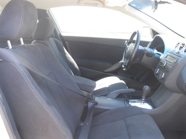 Nissan Altima 2010 photo 13