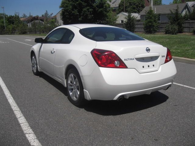 Nissan Altima 2010 photo 2