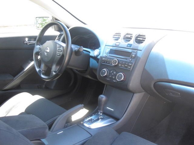 Nissan Altima 2010 photo 23