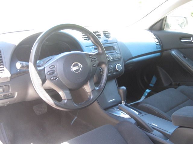 Nissan Altima 2010 photo 24