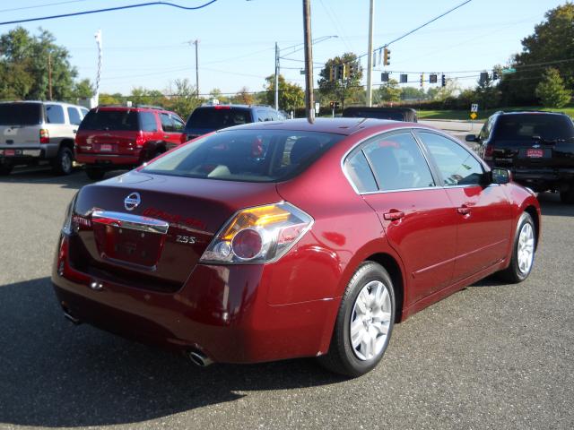 Nissan Altima 2010 photo 2