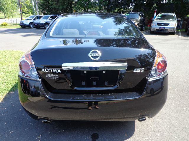 Nissan Altima 2010 photo 2