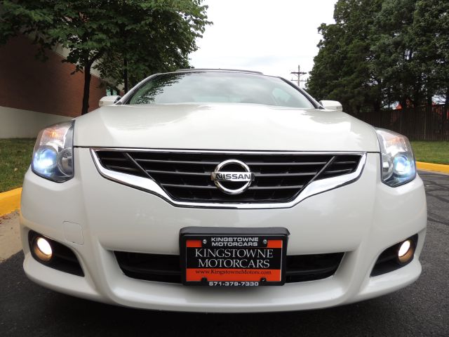 Nissan Altima 2010 photo 1