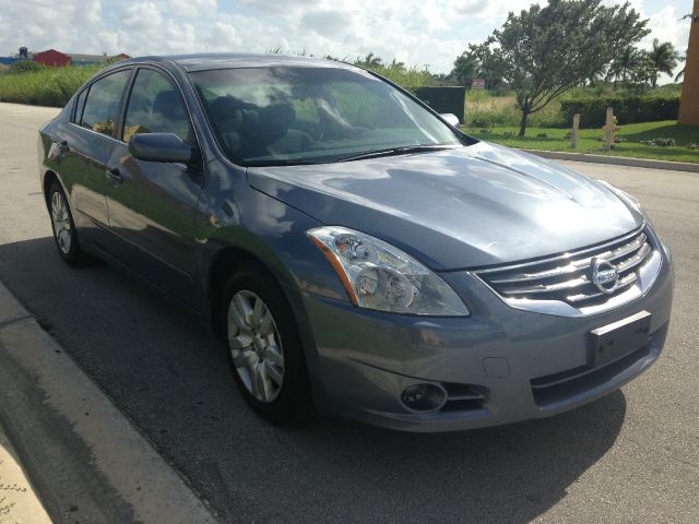 Nissan Altima 2010 photo 1