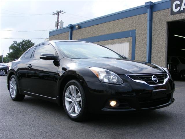 Nissan Altima 2010 photo 1