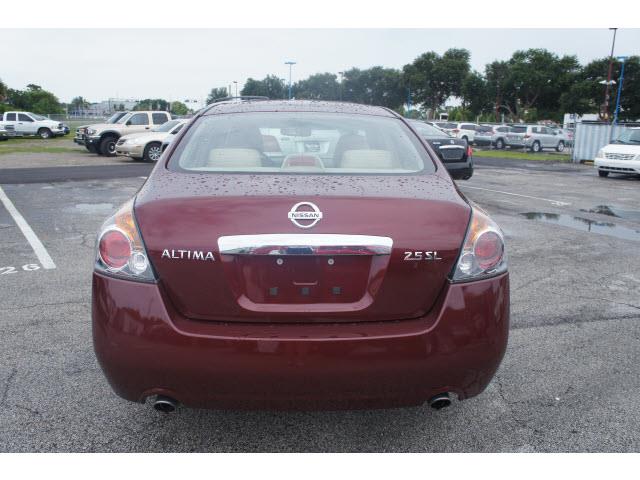 Nissan Altima 2010 photo 3