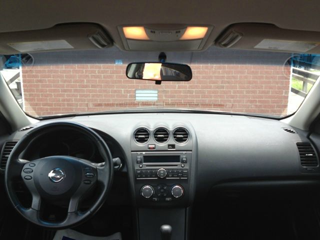 Nissan Altima 2010 photo 2